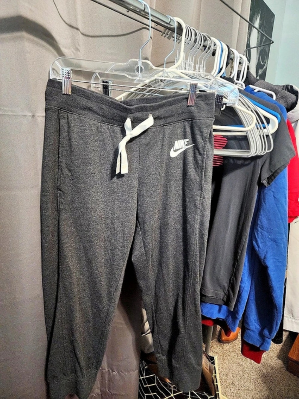 Nike Gym Vintage Capri Pants Athletic Pants in Gray Small